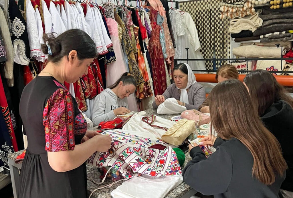 Kukës Frauenverein am Arbeiten